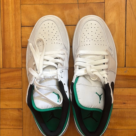 Nike White and Green Sneakers Classic Low-Top Design - Picture 3 of 5